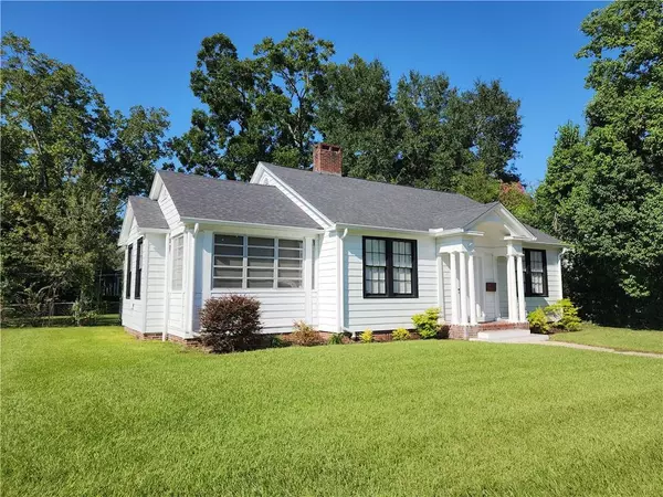 Mobile, AL 36606,2408 Dauphin ST