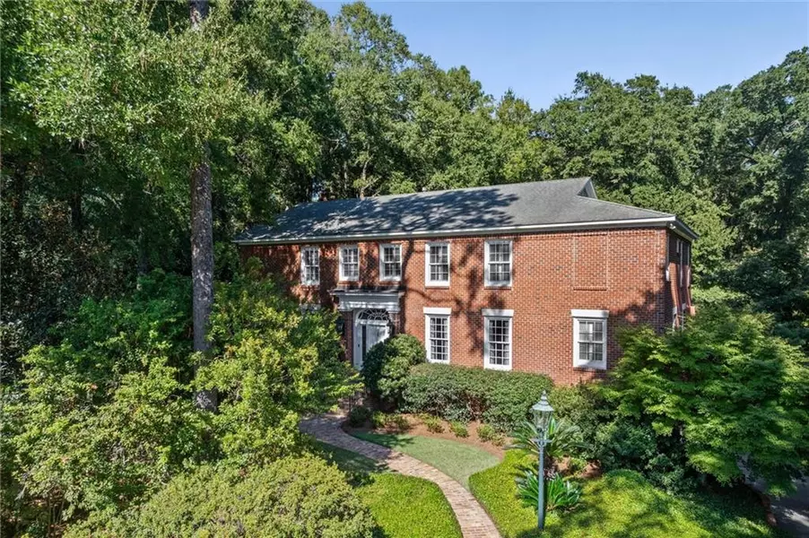 111 Pinebrook DR E, Mobile, AL 36608