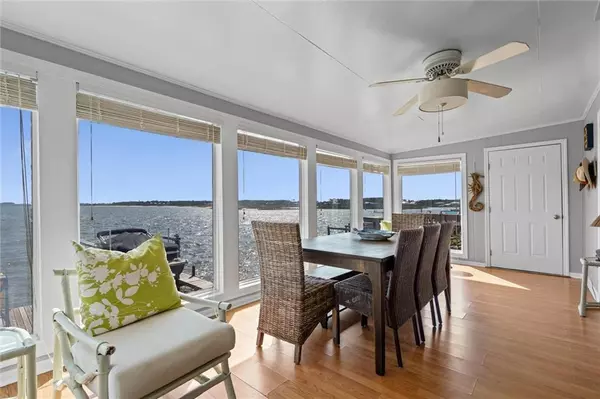 Dauphin Island, AL 36528,322 Pineda ST