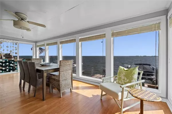 Dauphin Island, AL 36528,322 Pineda ST