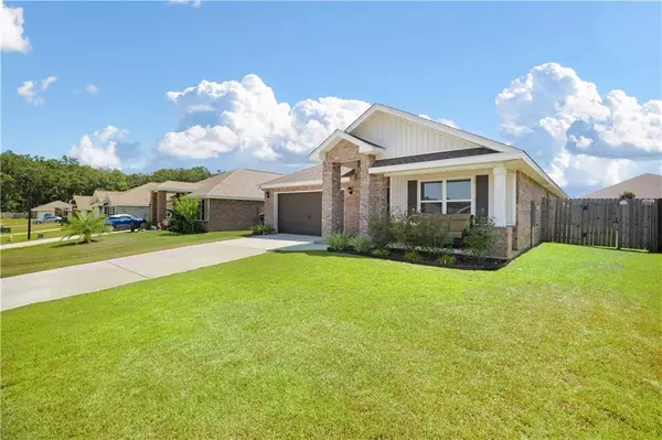 Semmes, AL 36575,8221 Sycamore WAY