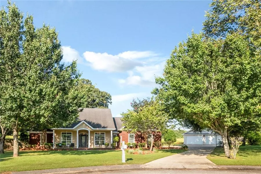 9477 Lake Woods CT, Semmes, AL 36575