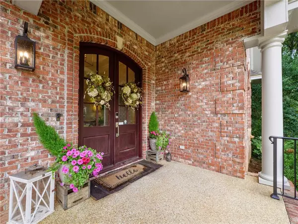 Fairhope, AL 36532,221 North CIR