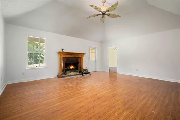 Eight Mile, AL 36613,4071 Fox Creek DR W