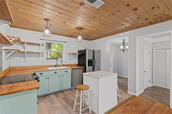 Fairhope, AL 36532,556 Middle ST