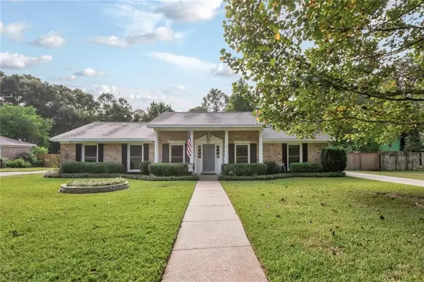 931 Regents DR, Mobile, AL 36609