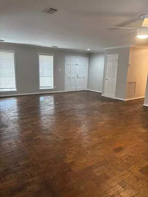 Mobile, AL 36609,2121 Woodhillcrest DR