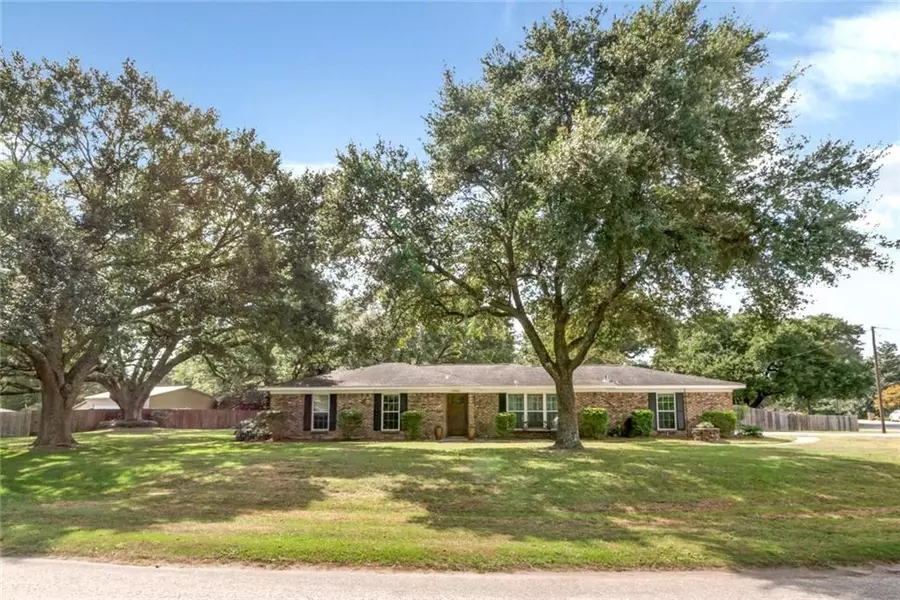 5903 Lumsden Battery CIR N, Mobile, AL 36619