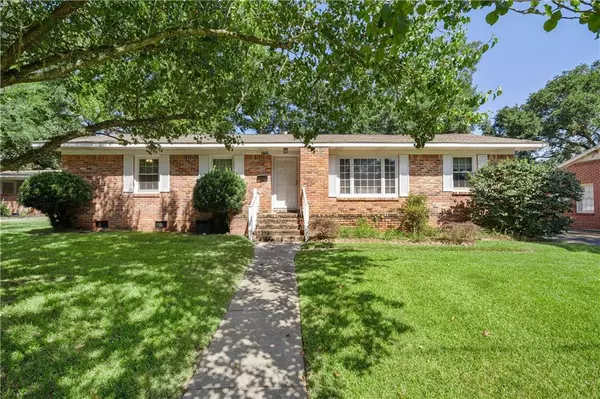 2762 Marcelus DR, Mobile, AL 36606