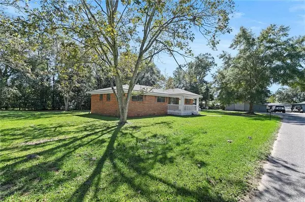 Robertsdale, AL 36567,23000 Pecan ST