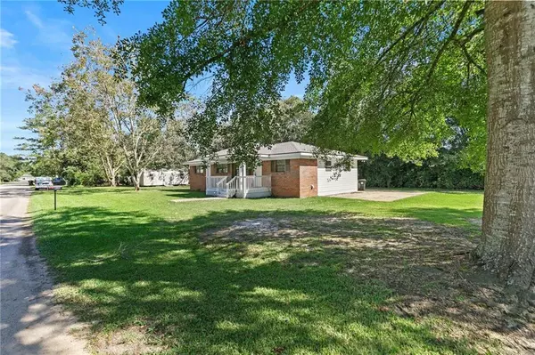 Robertsdale, AL 36567,23000 Pecan ST