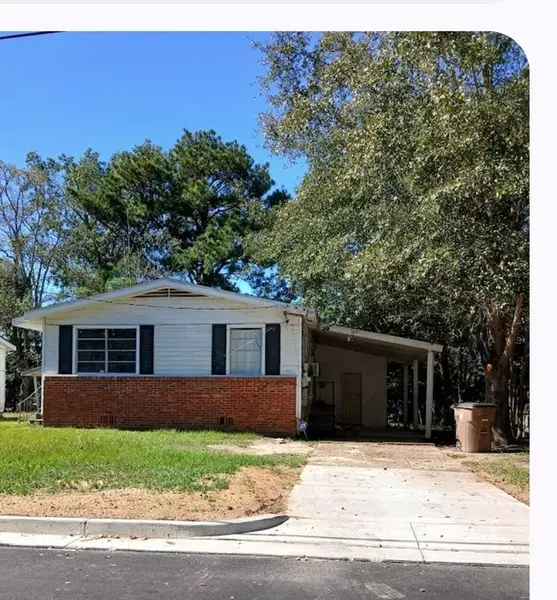 460 Pinehill DR, Mobile, AL 36606