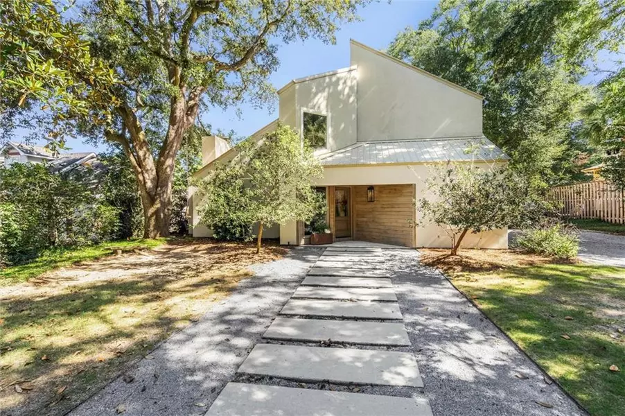 213 Lakewood DR W, Mobile, AL 36608