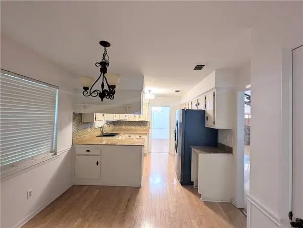 Mobile, AL 36693,5508 White Pine DR