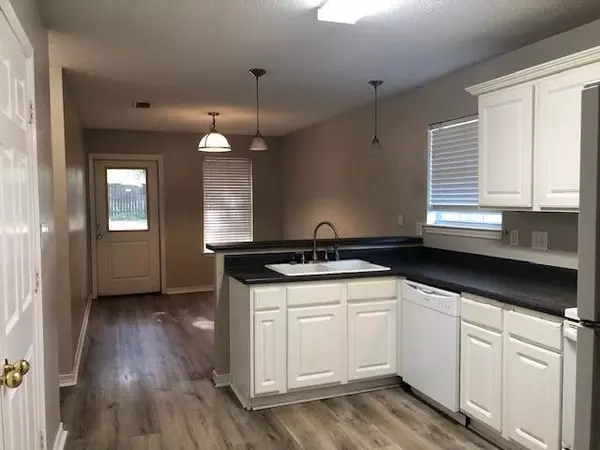 Robertsdale, AL 36567,22915 Monroe ST