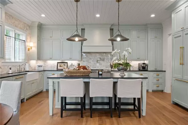 Fairhope, AL 36532,210 Tensaw AVE