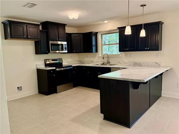 Mobile, AL 36618,1124 Forest Glen DR