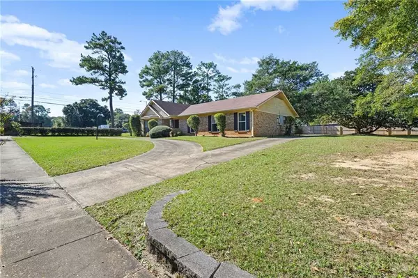 Mobile, AL 36608,624 Highland Woods DR E