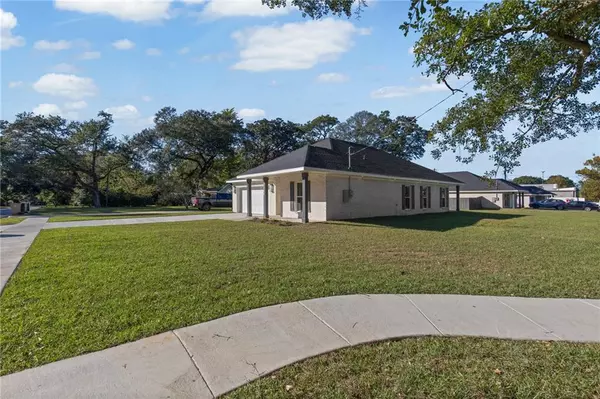 Mobile, AL 36693,4052 Hillcrest LN W