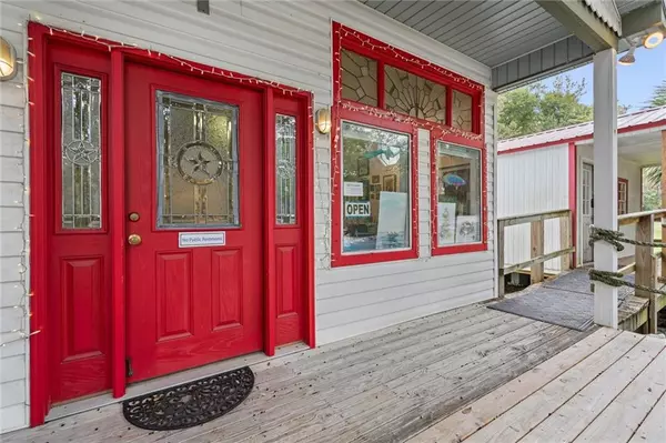 Dauphin Island, AL 36528,918 Bienville BLVD