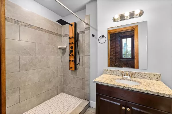 Mobile, AL 36602,558 St Francis ST #3C