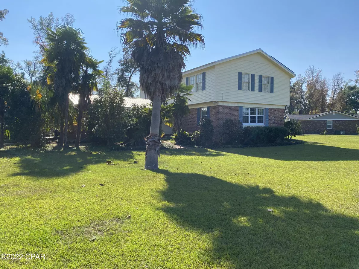 Marianna, FL 32446,3332 Caverns RD