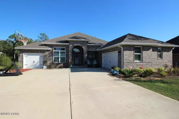 370 Mango LN, Freeport, FL 32439