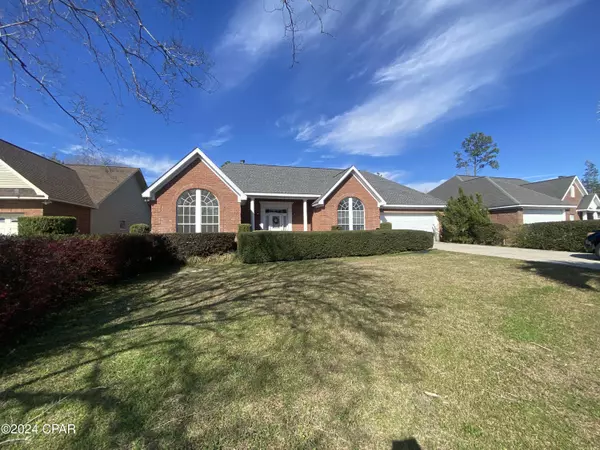 2553 Woods View DR, Marianna, FL 32446