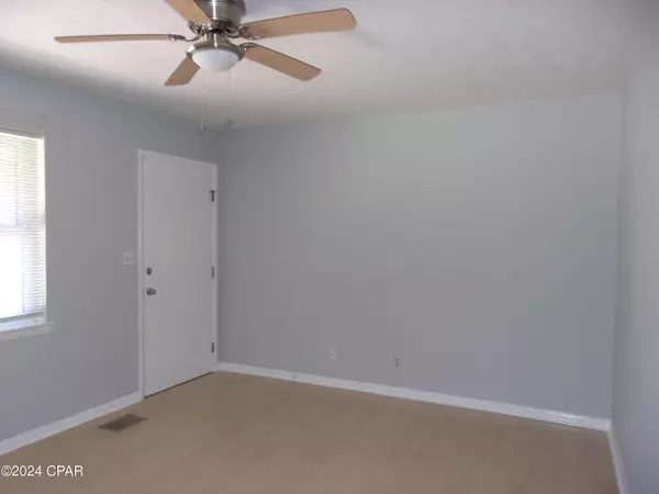 Bonifay, FL 32425,302 E Minnesota AVE