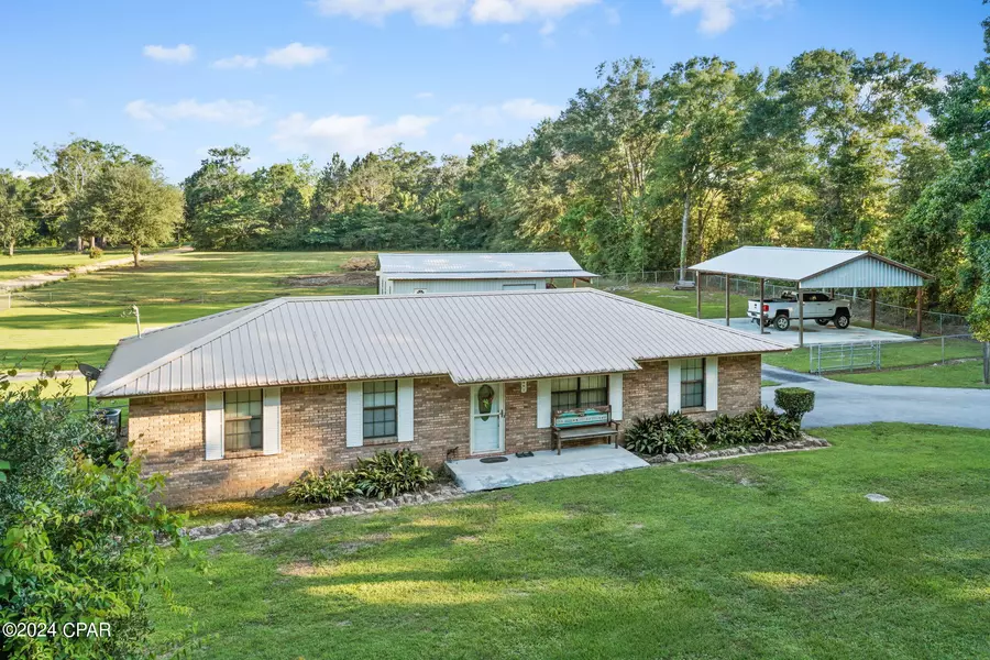 4407 Simmions RD, Caryville, FL 32427