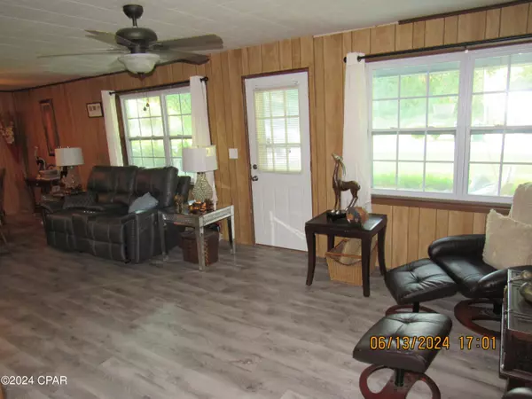 Graceville, FL 32440,1025 White AVE