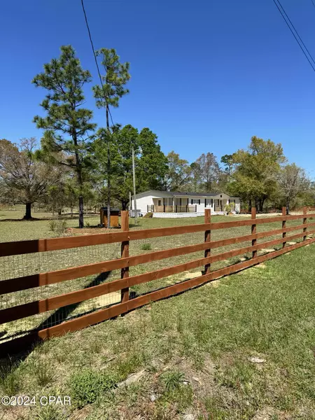 20433 Amber LN, Fountain, FL 32438