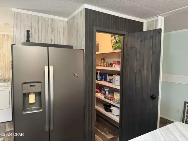 Chipley, FL 32428,401 Red Deer RD