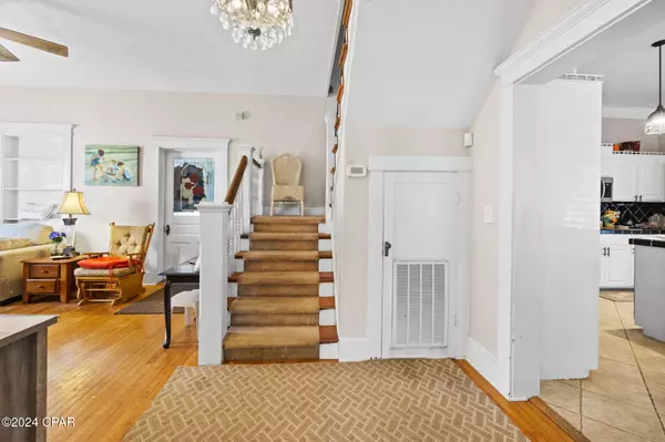 Chipley, FL 32428,632 Main ST