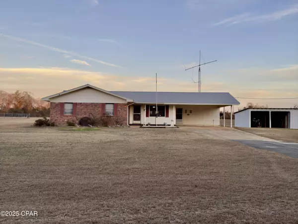 2386 Phillips RD, Cottondale, FL 32431