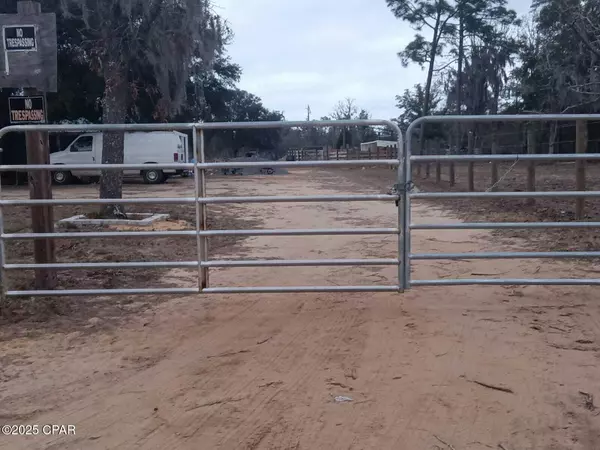 Fountain, FL 32438,10933 Lawrence RD