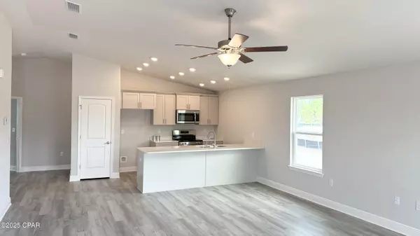 Panama City, FL 32404,1003 Bayside ST