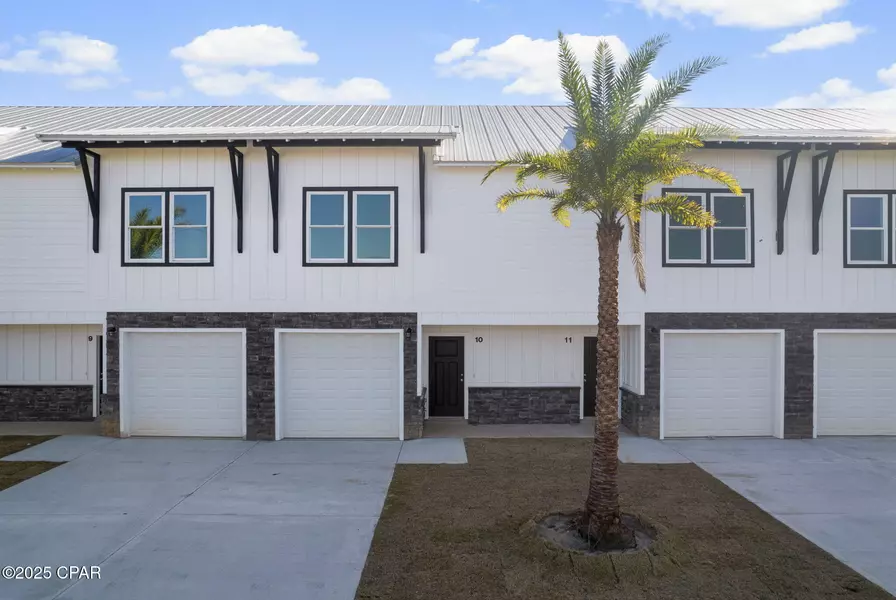 6989 Patronis DR, Panama City, FL 32408