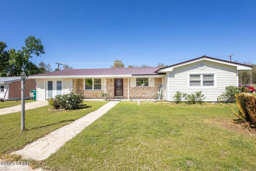 1652 Sunny Hills BLVD, Chipley, FL 32428