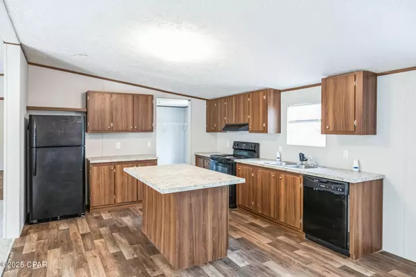 Chipley, FL 32428,3390 Lakeshore DR