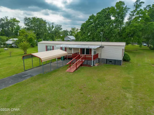 1749 Carolina ST, Alford, FL 32420