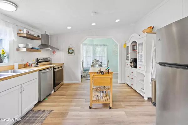 Vernon, FL 32462,3811 Hicks Lake LN