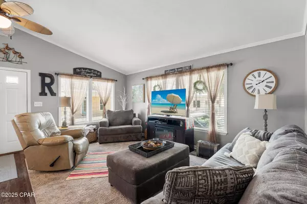 Panama City Beach, FL 32408,2 Dolphin LN