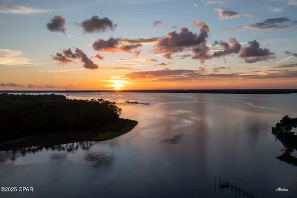 700 W 8th Street CIR, Lynn Haven, FL 32444