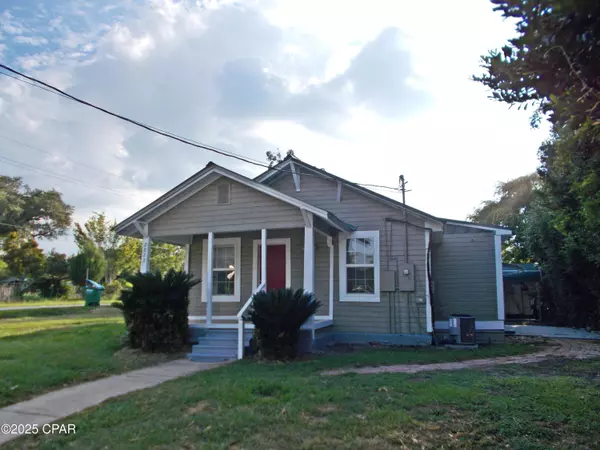 2823 Wynn ST, Marianna, FL 32448