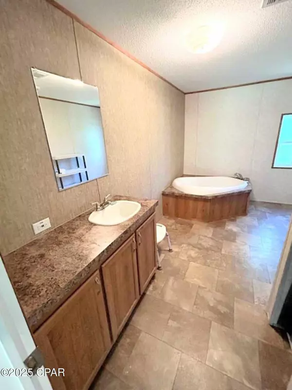 Hosford, FL 32334,28369 County Road 67