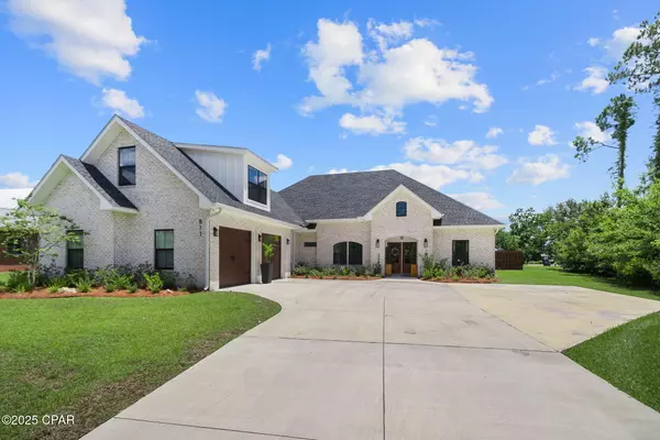 Lynn Haven, FL 32444,811 College Oaks LN