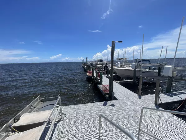 Panama City, FL 32401,2100 W Beach DR #M102