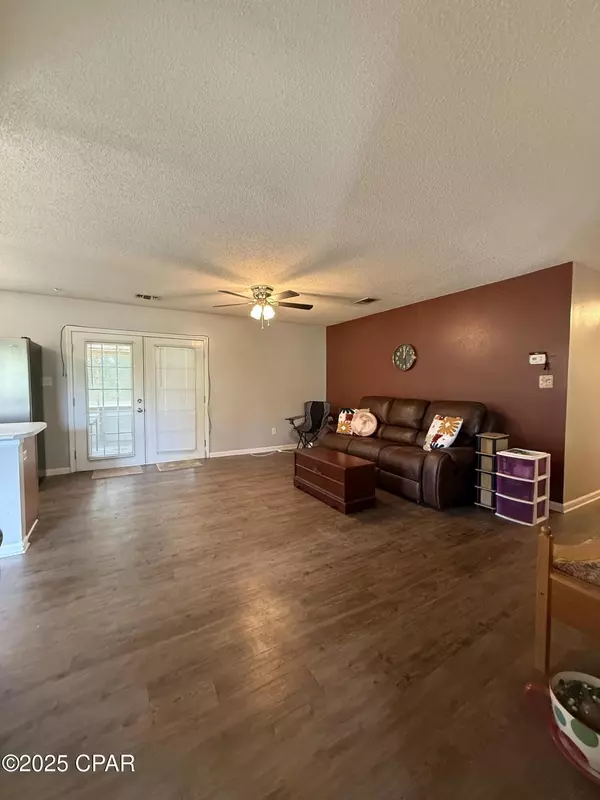 Bascom, FL 32423,5947 Highway 2