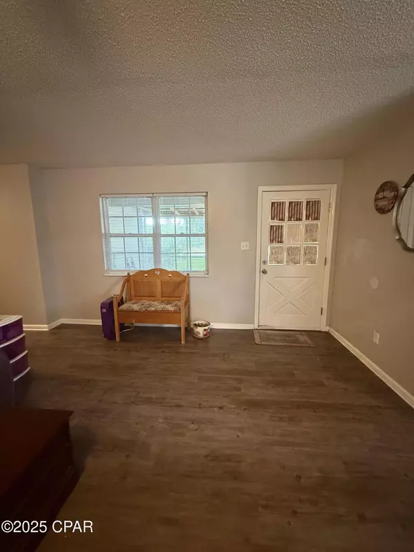 Bascom, FL 32423,5947 Highway 2